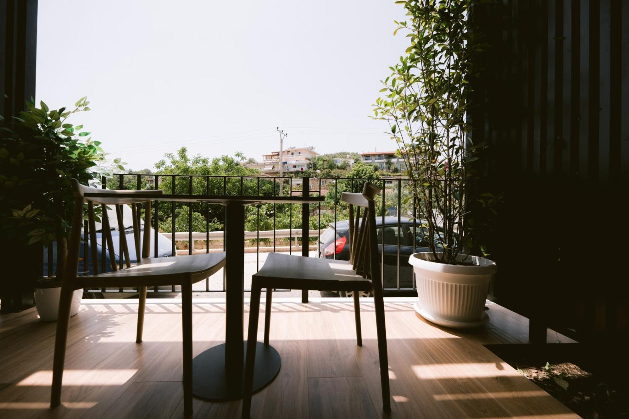 Noemie Hotel Himarë Extérieur photo