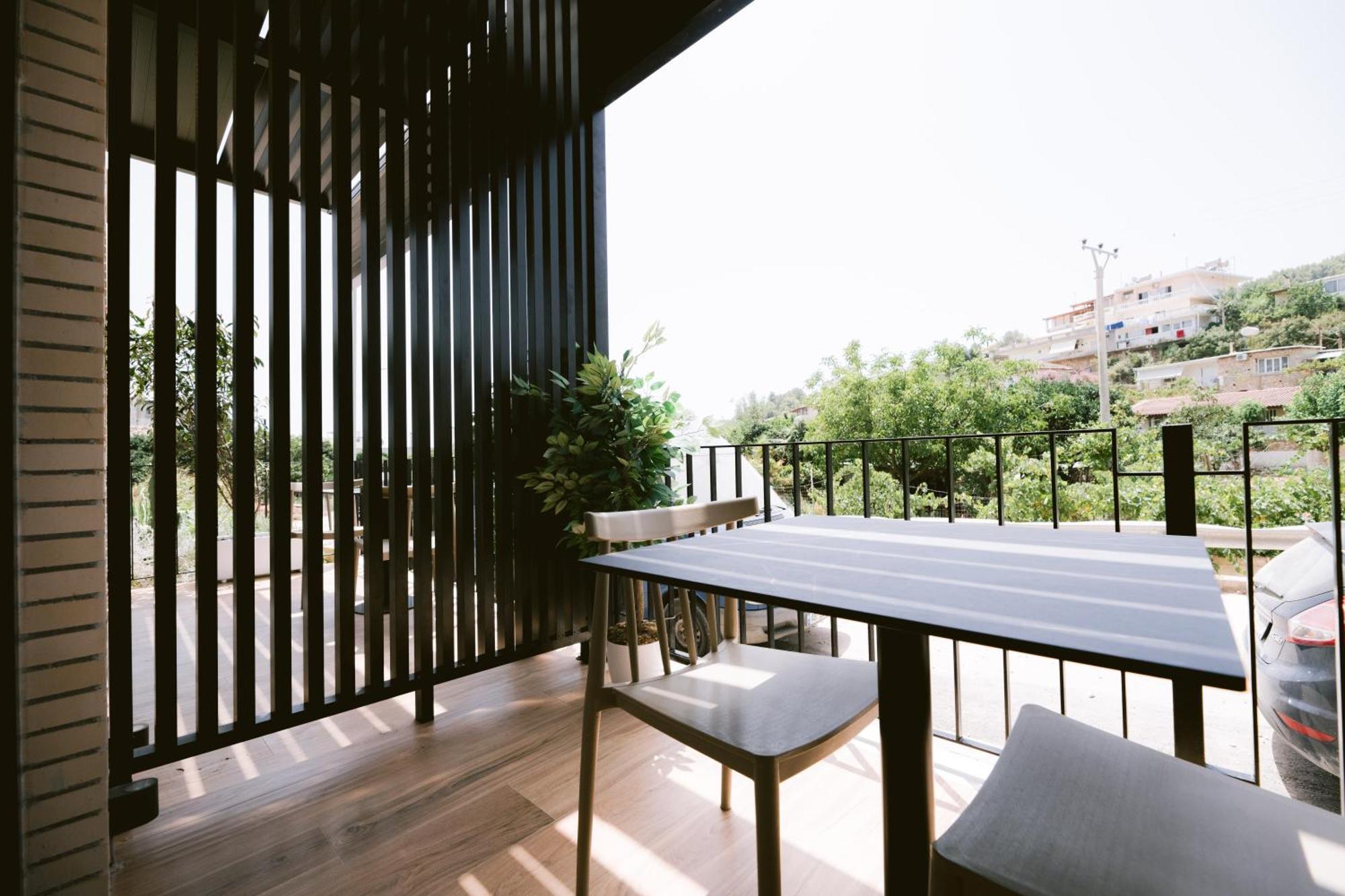 Noemie Hotel Himarë Extérieur photo